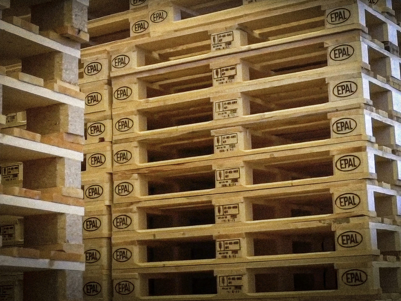 Pallets: dimensions, standards and usage practices